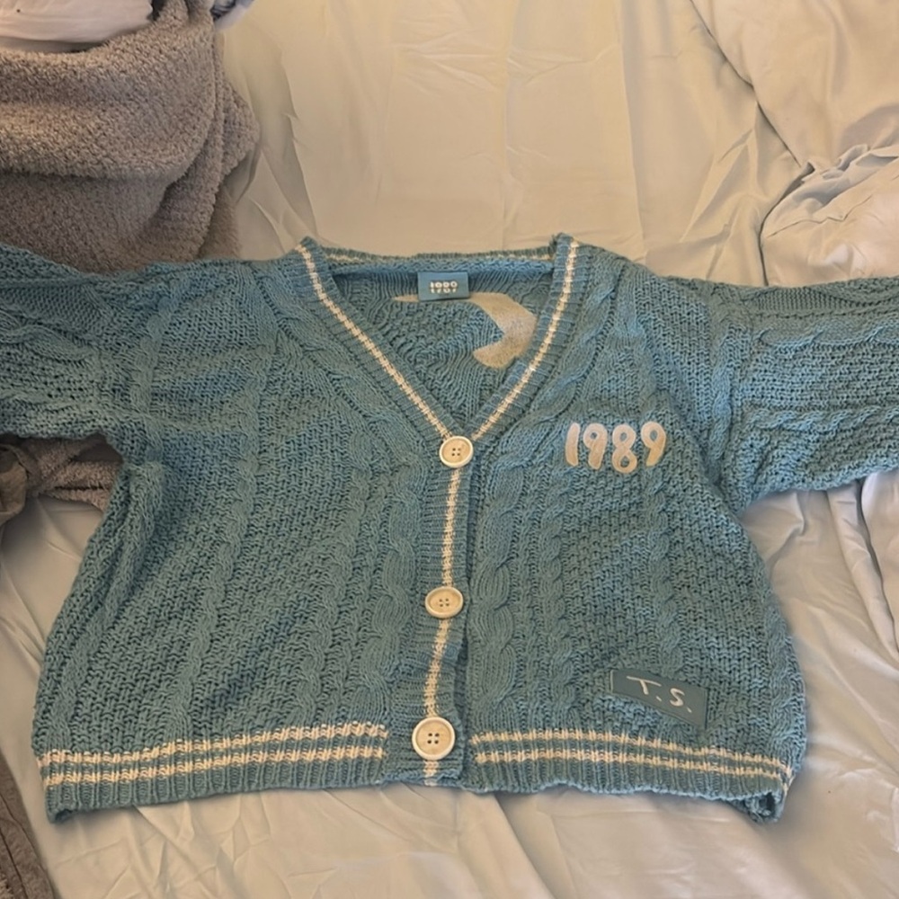 1989 taylor swift cardigan never worn